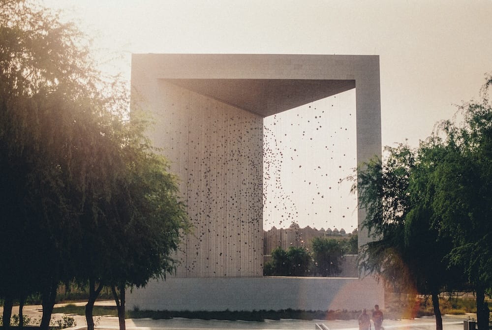 Abu Dhabi alapítójának emlékműve
